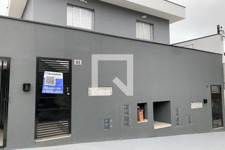 Fachada de casa para alugar com 1 quarto, 26m² em Umuarama, Osasco