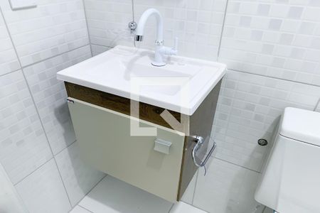 Banheiro de casa para alugar com 1 quarto, 26m² em Umuarama, Osasco