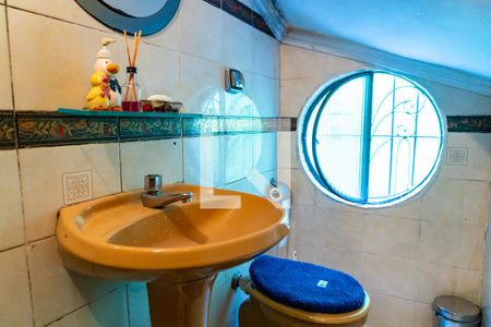 Casa à venda com 200m², 3 quartos e 2 vagas Casa à venda com 200m², 3 quartos e 2 vagasLavabo