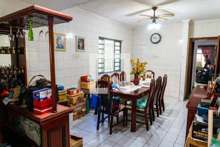 Casa à venda com 200m², 3 quartos e 2 vagas Casa à venda com 200m², 3 quartos e 2 vagasCopa