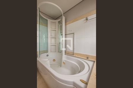 Apartamento à venda com 496m², 5 quartos e 7 vagas Apartamento à venda com 496m², 5 quartos e 7 vagasSuíte 4 - Banheiro