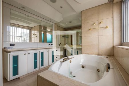 Apartamento à venda com 496m², 5 quartos e 7 vagas Apartamento à venda com 496m², 5 quartos e 7 vagasSuíte 1 - Banheiro