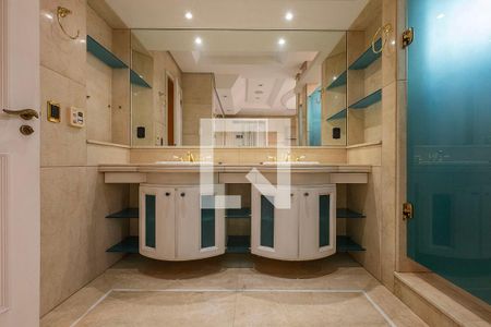 Apartamento à venda com 496m², 5 quartos e 7 vagas Apartamento à venda com 496m², 5 quartos e 7 vagasSuíte 1 - Banheiro