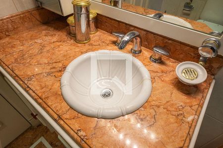 Apartamento à venda com 496m², 5 quartos e 7 vagas Apartamento à venda com 496m², 5 quartos e 7 vagasSuíte 5 - Banheiro