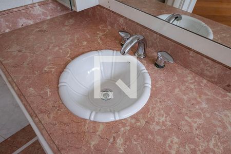 Apartamento à venda com 496m², 5 quartos e 7 vagas Apartamento à venda com 496m², 5 quartos e 7 vagasSuíte 3 - Banheiro