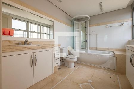 Apartamento à venda com 496m², 5 quartos e 7 vagas Apartamento à venda com 496m², 5 quartos e 7 vagasSuíte 4 - Banheiro