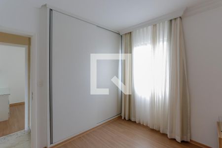 Quarto 2 de apartamento para alugar com 2 quartos, 60m² em Carmo, Belo Horizonte