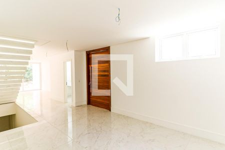 Casa de condomínio à venda com 770m², 4 quartos e 5 vagasSala de TV