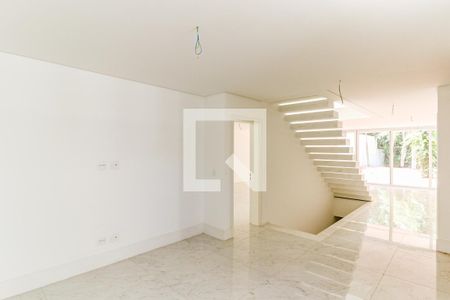 Casa de condomínio à venda com 770m², 4 quartos e 5 vagasSala de TV