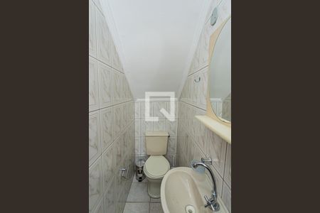 Casa para alugar com 200m², 2 quartos e 2 vagasBanheiro de serviço