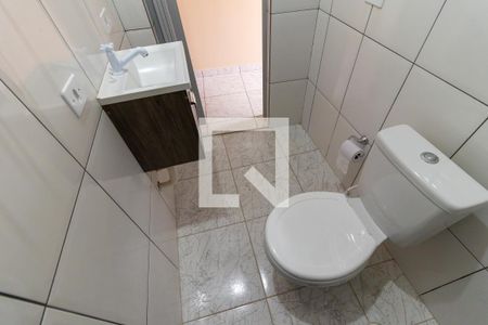 Banheiro de casa para alugar com 1 quarto, 32m² em Jardim Itapemirim, São Paulo