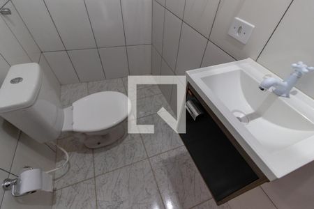 Banheiro de casa para alugar com 1 quarto, 32m² em Jardim Itapemirim, São Paulo