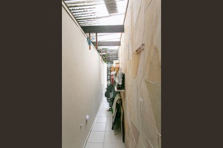 Corredor Lateral da Garagem de casa à venda com 2 quartos, 70m² em Chácara Califórnia, São Paulo