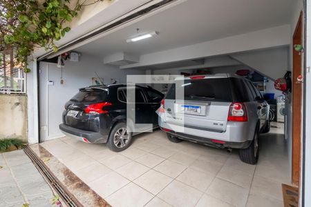 Casa de condomínio à venda com 200m², 2 quartos e 4 vagasGaragem