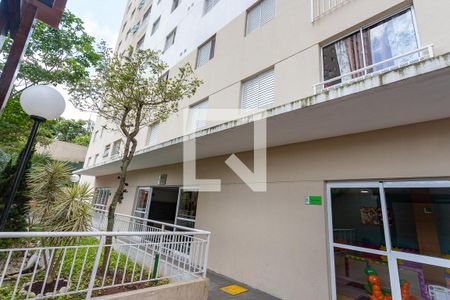 Fachada do bloco de apartamento para alugar com 2 quartos, 47m² em Canhema, Diadema