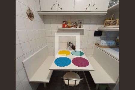 Apartamento à venda com 156m², 4 quartos e 3 vagas Apartamento à venda com 156m², 4 quartos e 3 vagasCozinha