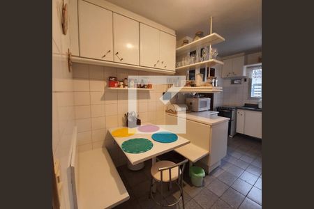 Apartamento à venda com 156m², 4 quartos e 3 vagas Apartamento à venda com 156m², 4 quartos e 3 vagasCozinha