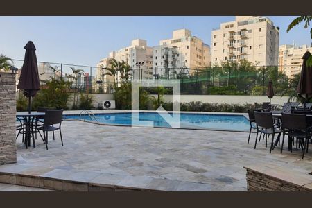 Apartamento à venda com 156m², 4 quartos e 3 vagas Apartamento à venda com 156m², 4 quartos e 3 vagasÁrea comum - Piscina