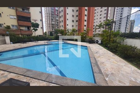 Apartamento à venda com 156m², 4 quartos e 3 vagas Apartamento à venda com 156m², 4 quartos e 3 vagasÁrea comum - Piscina