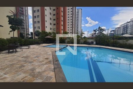 Apartamento à venda com 156m², 4 quartos e 3 vagas Apartamento à venda com 156m², 4 quartos e 3 vagasÁrea comum - Piscina