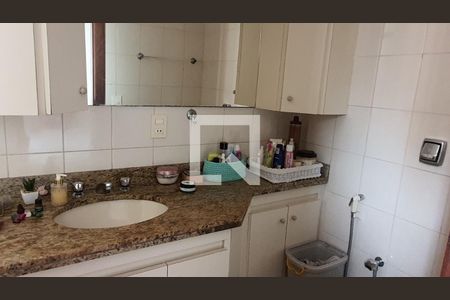 Apartamento à venda com 156m², 4 quartos e 3 vagas Apartamento à venda com 156m², 4 quartos e 3 vagasBanheiro