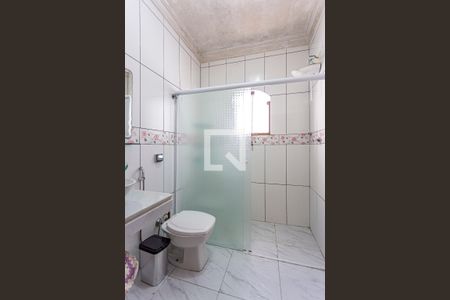 Casa à venda com 200m², 4 quartos e 2 vagas Casa à venda com 200m², 4 quartos e 2 vagasBanheiro