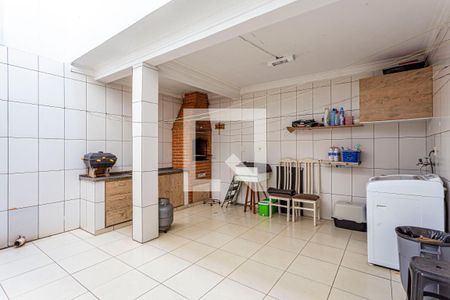 Casa à venda com 200m², 4 quartos e 2 vagas Casa à venda com 200m², 4 quartos e 2 vagasÁrea de Serviço e Espaço Churrasco