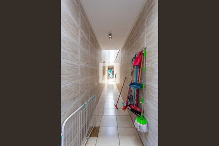 Casa à venda com 200m², 4 quartos e 2 vagas Casa à venda com 200m², 4 quartos e 2 vagasCorredor Externo