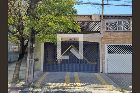 Casa à venda com 200m², 4 quartos e 2 vagas Casa à venda com 200m², 4 quartos e 2 vagasFachada