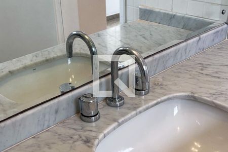 Apartamento à venda com 185m², 4 quartos e 3 vagasBanheiro da Suíte 1