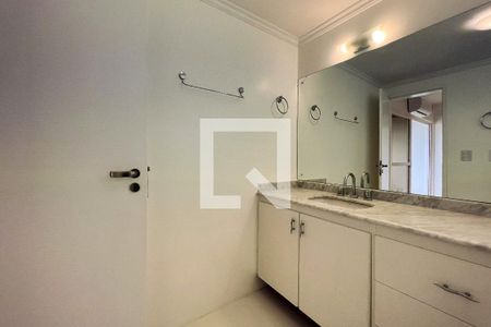 Apartamento à venda com 185m², 4 quartos e 3 vagasBanheiro da Suíte 3
