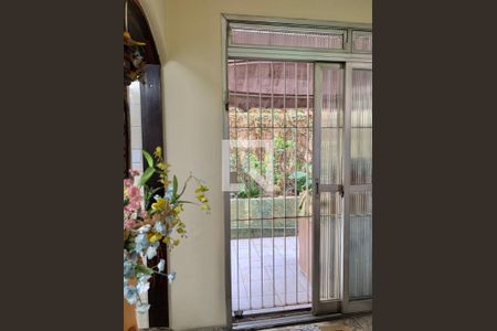 Casa à venda com 3 quartos, 220m² em Vila Canero, São Paulo