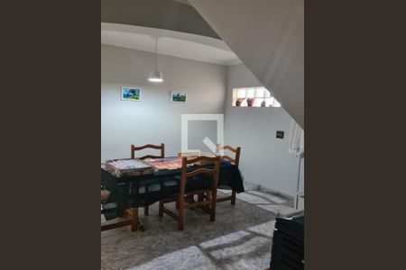 Casa à venda com 3 quartos, 220m² em Jardim Iva, São Paulo