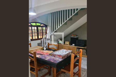 Casa à venda com 3 quartos, 220m² em Jardim Iva, São Paulo