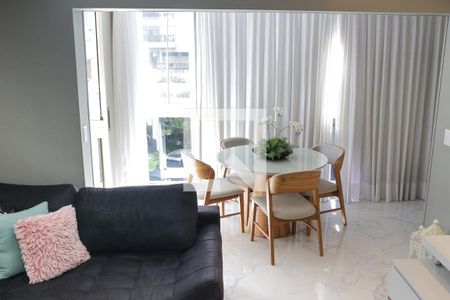 Sala de apartamento à venda com 2 quartos, 70m² em Barra da Tijuca, Rio de Janeiro