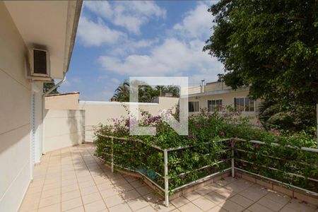 Casa para alugar com 430m², 3 quartos e 4 vagas Casa para alugar com 430m², 3 quartos e 4 vagasVaranda Suíte 1