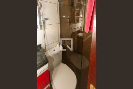 Casa à venda com 250m², 4 quartos e 2 vagas Casa à venda com 250m², 4 quartos e 2 vagasBanheiro Social