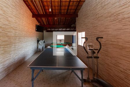 Casa à venda com 250m², 4 quartos e 2 vagas Casa à venda com 250m², 4 quartos e 2 vagasTerraço