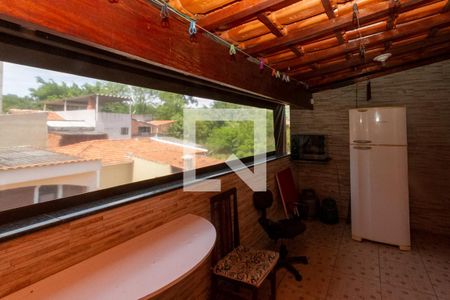 Casa à venda com 250m², 4 quartos e 2 vagas Casa à venda com 250m², 4 quartos e 2 vagasTerraço