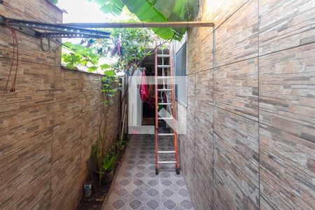 Casa à venda com 250m², 4 quartos e 2 vagas Casa à venda com 250m², 4 quartos e 2 vagasCorredor