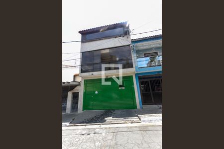 Casa à venda com 250m², 4 quartos e 2 vagas Casa à venda com 250m², 4 quartos e 2 vagasFachada