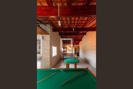 Casa à venda com 250m², 4 quartos e 2 vagas Casa à venda com 250m², 4 quartos e 2 vagasTerraço