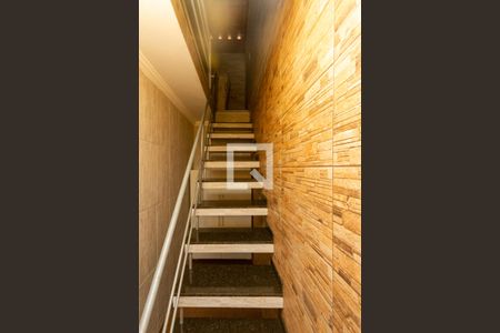 Casa à venda com 250m², 4 quartos e 2 vagas Casa à venda com 250m², 4 quartos e 2 vagasescada