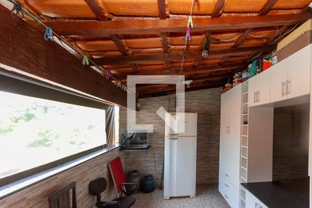 Casa à venda com 250m², 4 quartos e 2 vagas Casa à venda com 250m², 4 quartos e 2 vagasTerraço