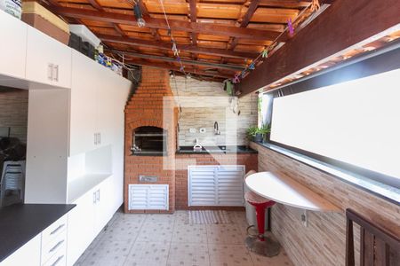 Casa à venda com 250m², 4 quartos e 2 vagas Casa à venda com 250m², 4 quartos e 2 vagasTerraço