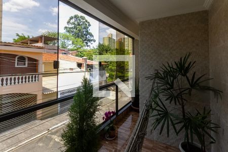 Casa à venda com 250m², 4 quartos e 2 vagas Casa à venda com 250m², 4 quartos e 2 vagasVaranda