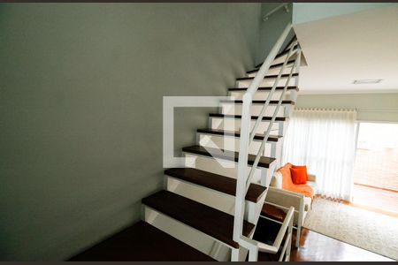 Escada acesso quartos de casa de condomínio à venda com 2 quartos, 120m² em Real Parque, São Paulo
