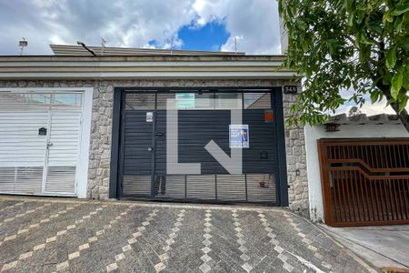 Casa à venda com 137m², 3 quartos e 3 vagasFachada