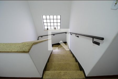Casa à venda com 140m², 4 quartos e 2 vagasEscada