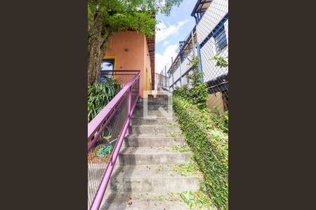 Casa à venda com 150m², 3 quartos e 4 vagasEscada